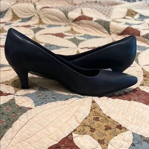 Clarks Sz 9.5 Blue Kitten Heels